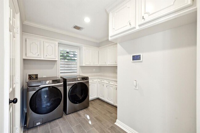 Building Photo - 1310 Kelliwood Oaks Dr