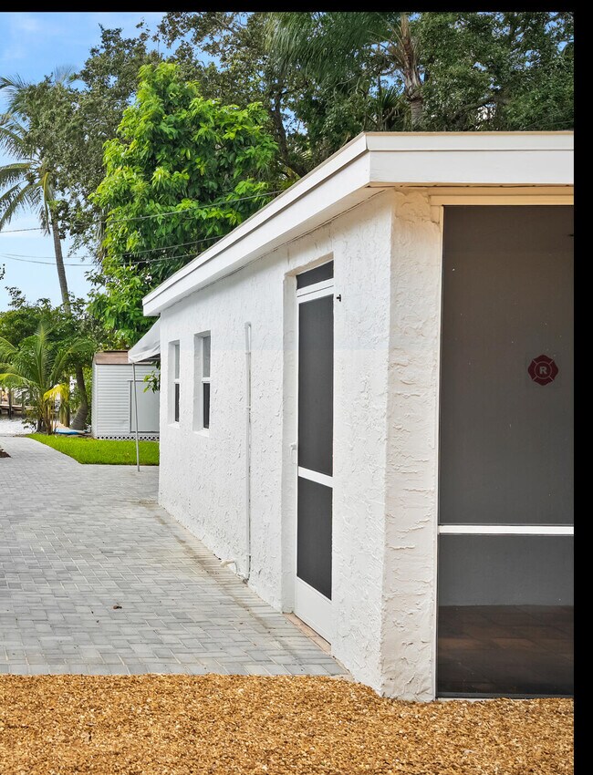 Building Photo - 4832 SE Anchor Ave