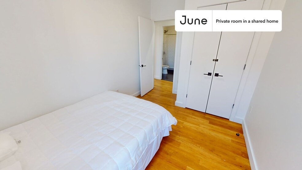 Building Photo - Room in Shared 5 bed/3 bath home in Ridgewood