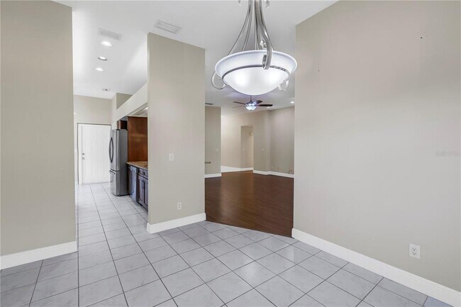 Building Photo - 4832 Queen Palm Terrace NE
