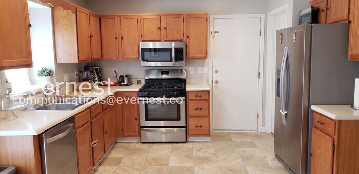 Building Photo - 10550 Bridgemor Dr