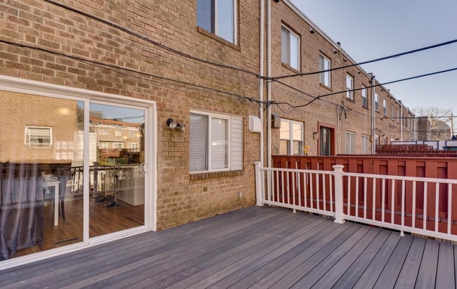 Building Photo - 2 Bedroom House Available With 2 car parking Northern Liberties