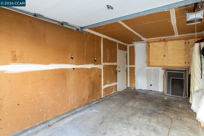 Building Photo - 1033 Mohr Ln