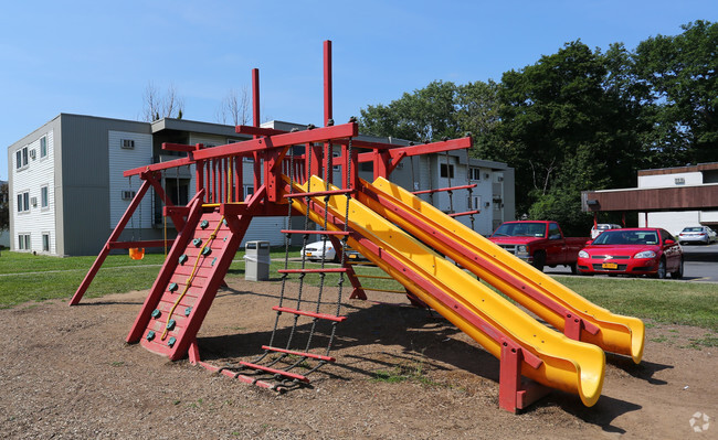 Building Photo - Cedarwood Apartments