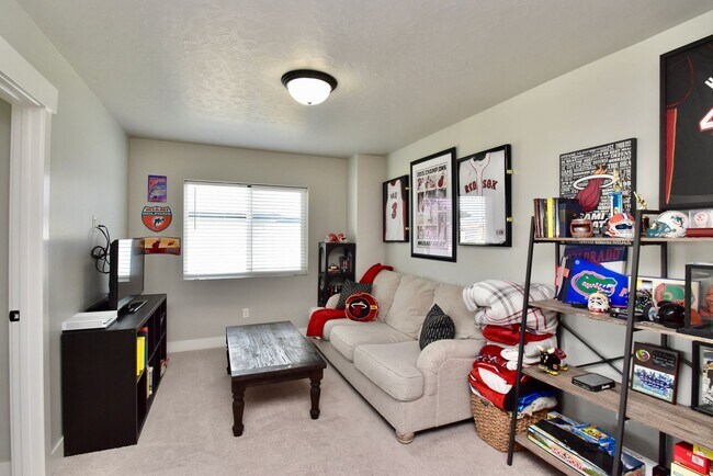 Building Photo - Spacious 5 Bed in Herriman Home in Prime Location!