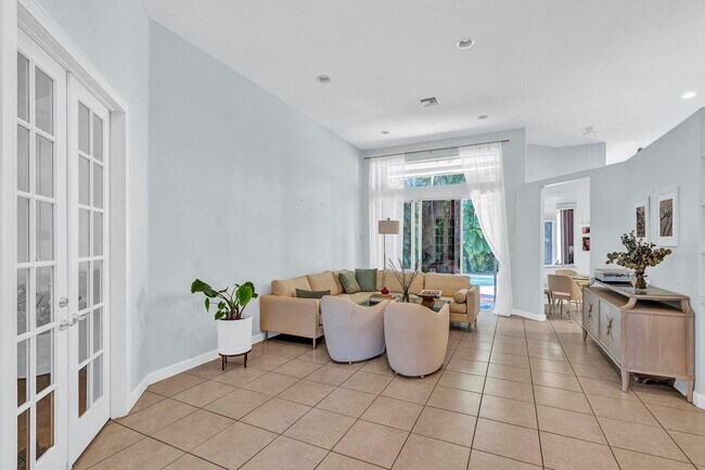 Building Photo - 9737 Parkview Ave