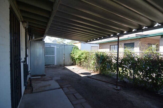 Building Photo - 1518 S Tucson Blvd