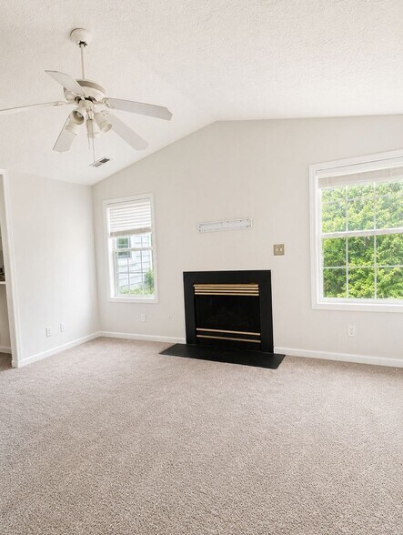 Building Photo - 301 Warton Ln
