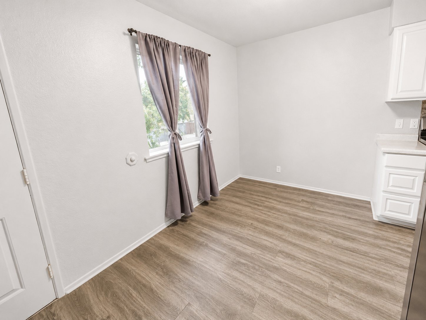 Building Photo - 1111 E Cochise St