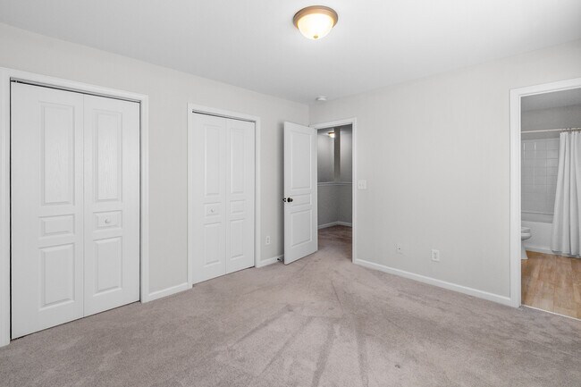 Building Photo - 558 Calen Ln