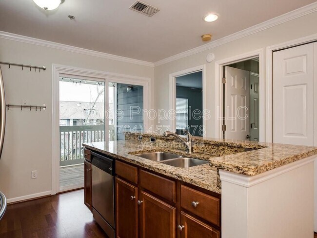 Building Photo - 424 Mather Green Ave