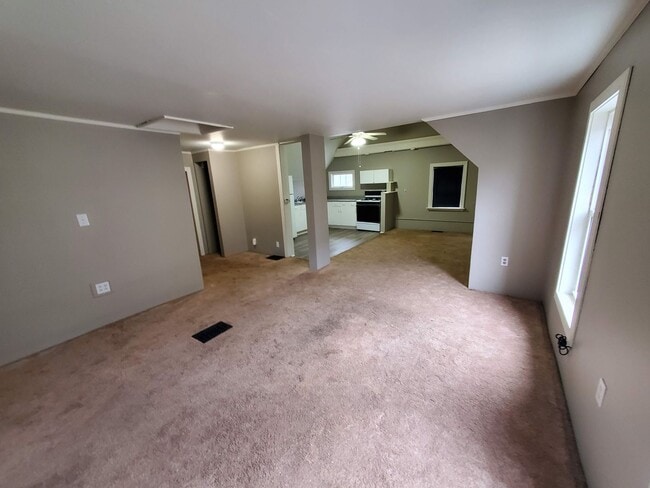 Building Photo - 8 Linwood Pl