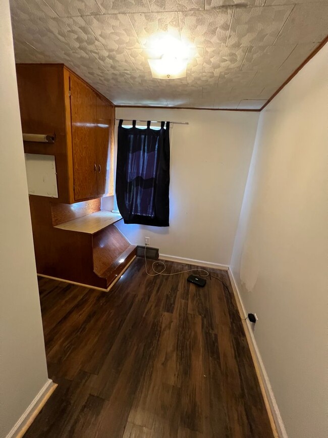 Building Photo - Charming 2 bedroom, 2 bathroom home located in East Peoria, IL.