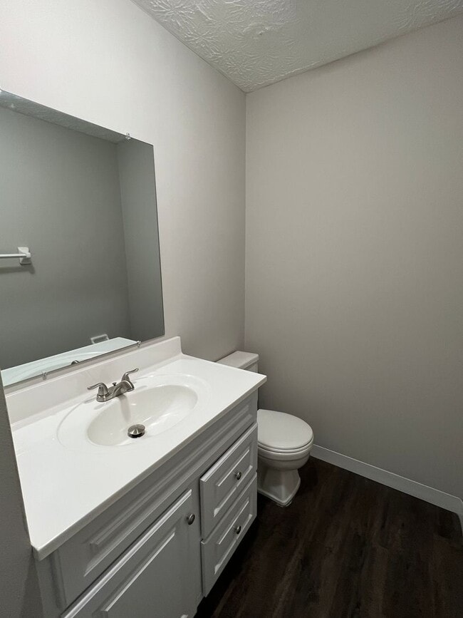 Building Photo - *RENT SPECIAL* Updated 2 Bedroom 1.5 Bathroom Condo with a partially finished basement