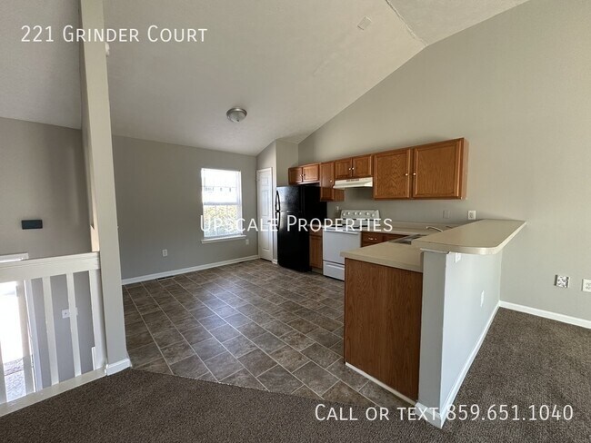 Building Photo - 221 Grinder Ct