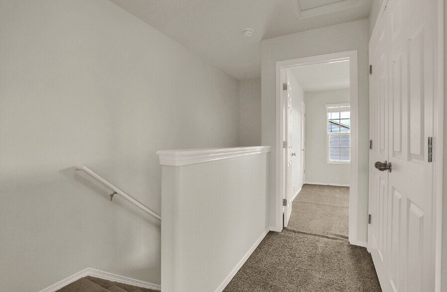 Building Photo - Updated 2-Bed Townhome Just Minutes from F...