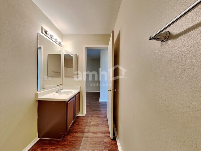 Building Photo - 11167 W Garfield St