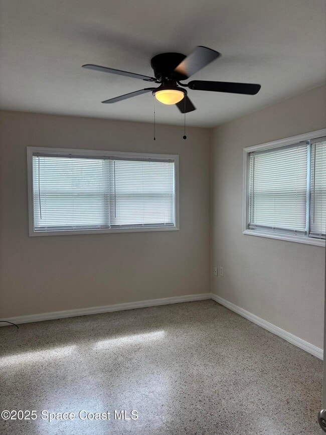 Building Photo - 1420 Avocado Ave