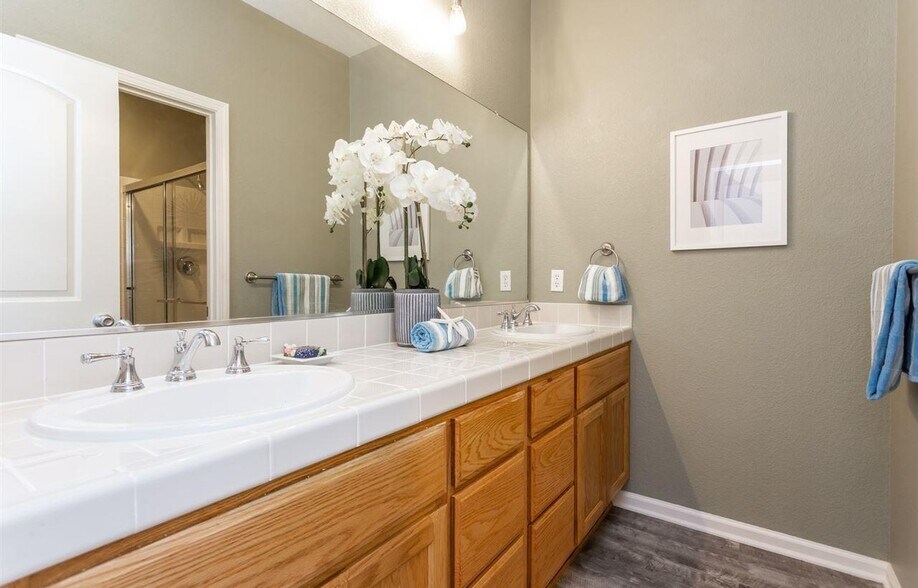 Bathroom #1 - 1411 Nevin Plz