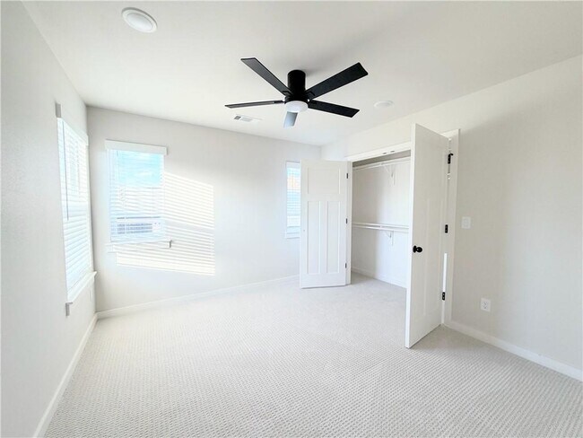 Building Photo - 531 Cosmos St