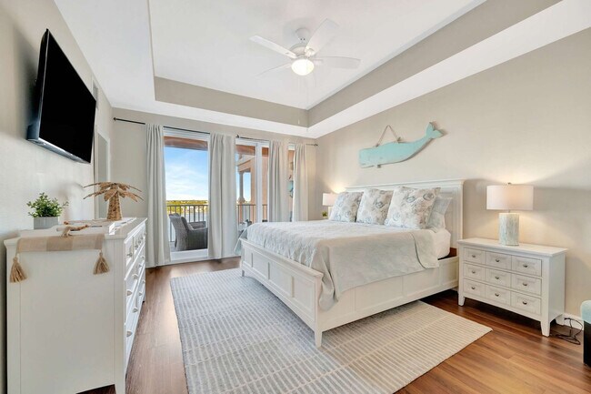 Building Photo - 530 S Gulfview Blvd