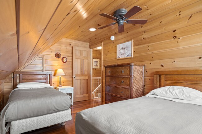 Building Photo - 2 Traynor St