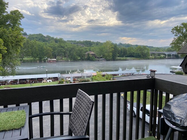 Building Photo - Taneycomo Terrace Condominium - Lakefront