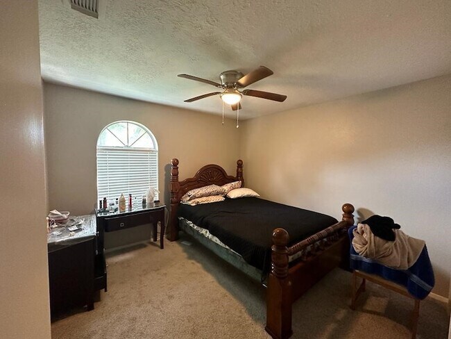 Building Photo - 10921 Pecan Dr