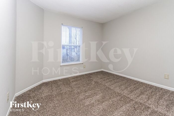 Building Photo - 1911 Dutch Elm Dr