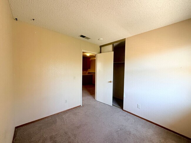 Building Photo - Charming Two-Story Petaluma Home – Private Yard & Community Amenities