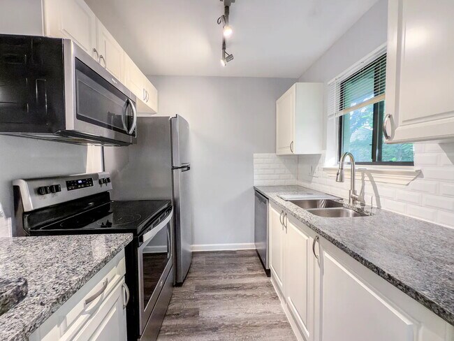 Building Photo - 5329 Reiger Ave