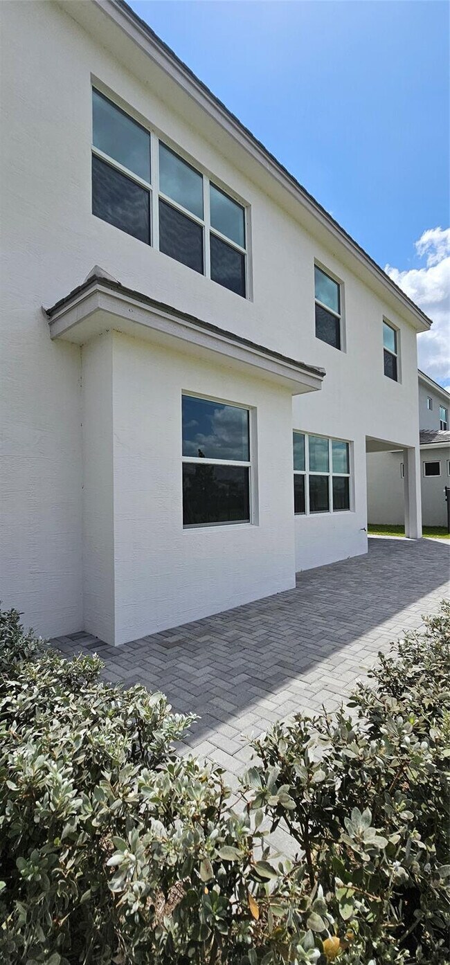 Building Photo - 5461 Empire Dr