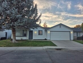 Building Photo - 438 W Arizona Ln