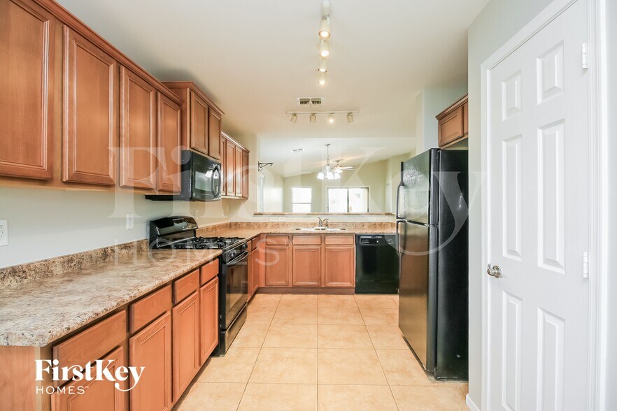 Building Photo - 18582 W Vogel Ave