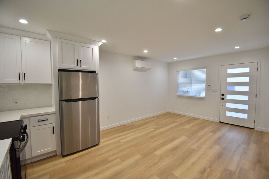 Building Photo - 14418 Dickens St