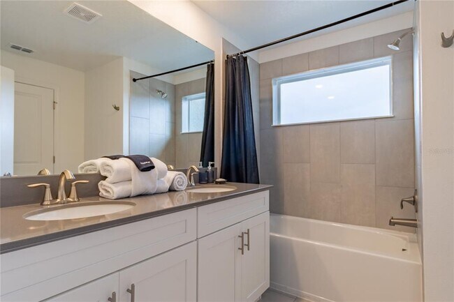 Building Photo - 2705 Scrapbook St