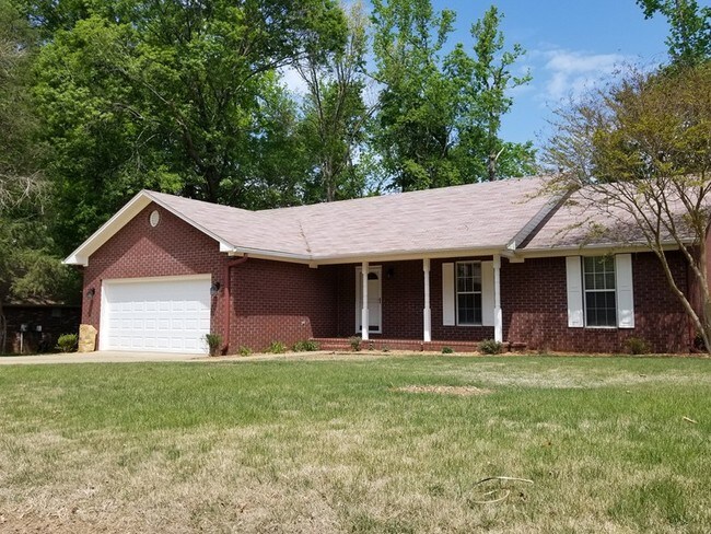 Building Photo - 2000 Ridgewood Dr