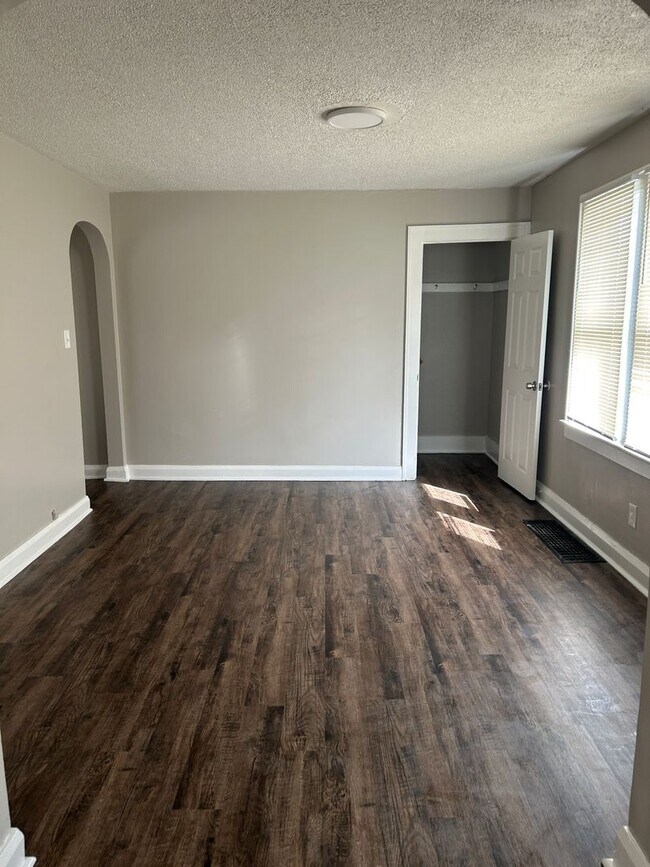 Building Photo - Updated 2/3 Bedroom Bedroom Austintown Home for Rent