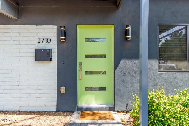 Building Photo - 3710 E Altadena Ave