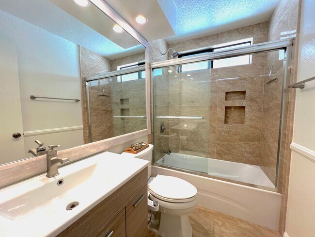 Building Photo - Beautiful Laguna Hills home located just m...