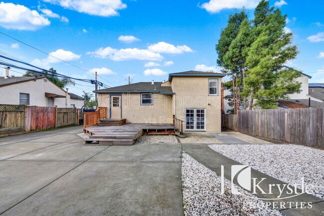 Building Photo - 2420 Alameda St