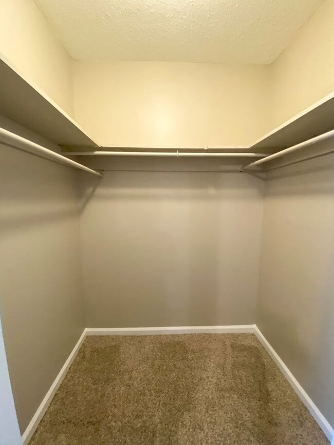 Building Photo - 3 bed, 2 bath home with access to 79 and 40.