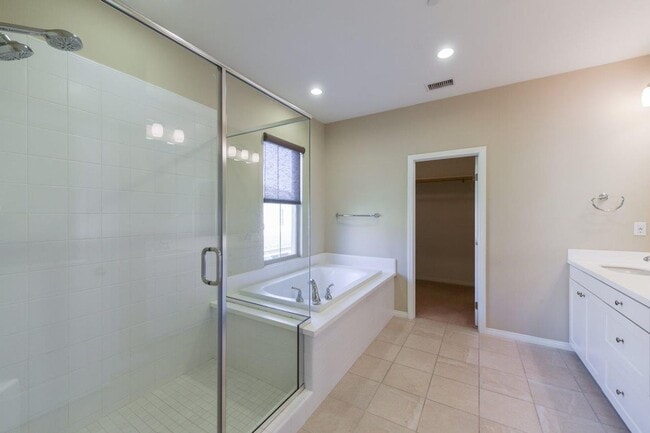 Building Photo - 3b/2.5b Cypress Village Irvine House for rent