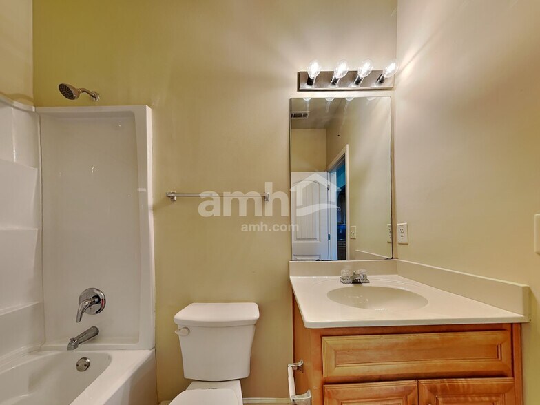 Building Photo - 1470 Rose Terrace Cir
