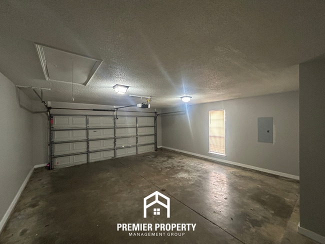 Building Photo - 7130 Redfern Dr