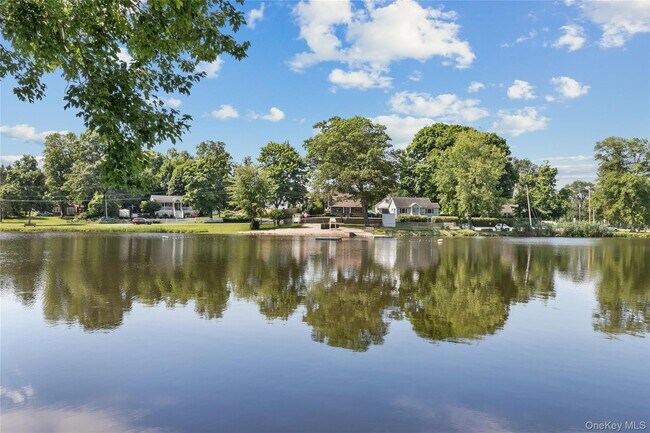 Building Photo - 8 Teatown Ct