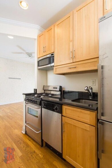 Building Photo - 432 E 13th St