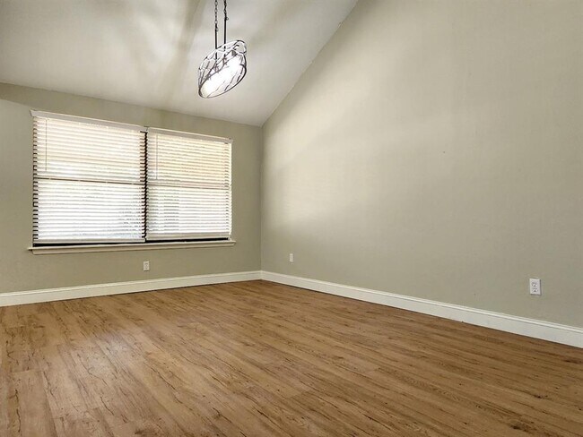 Building Photo - 11703 Lorene Ave