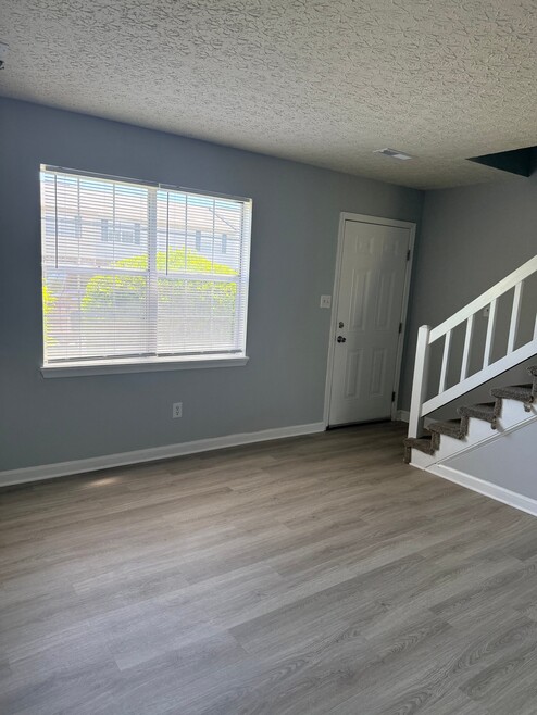 Building Photo - 16 Duiguid Dr