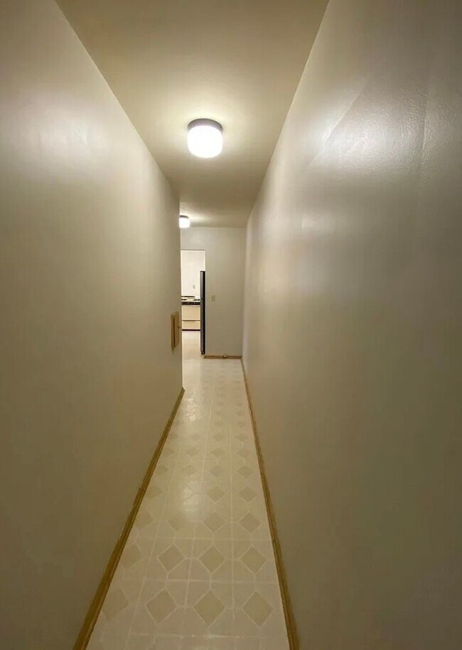 Building Photo - Beautiful Studio Apartment in Minneapolis - Available 7/24!